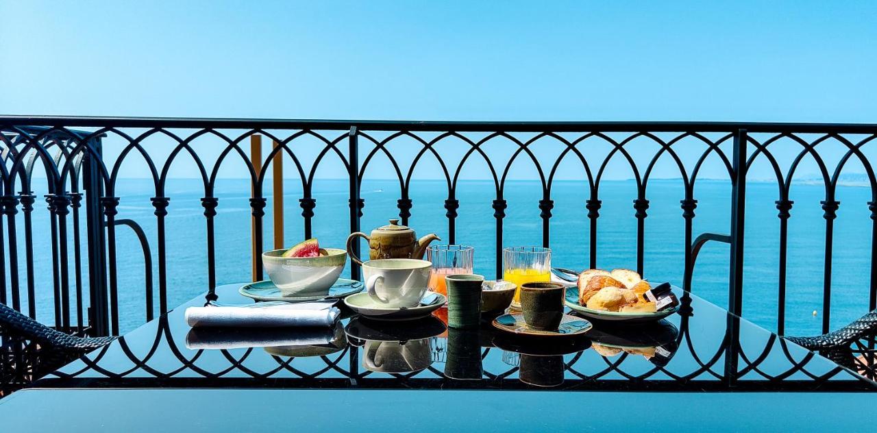 Hôtel La Pérouse Nice Baie des Anges Esterno foto