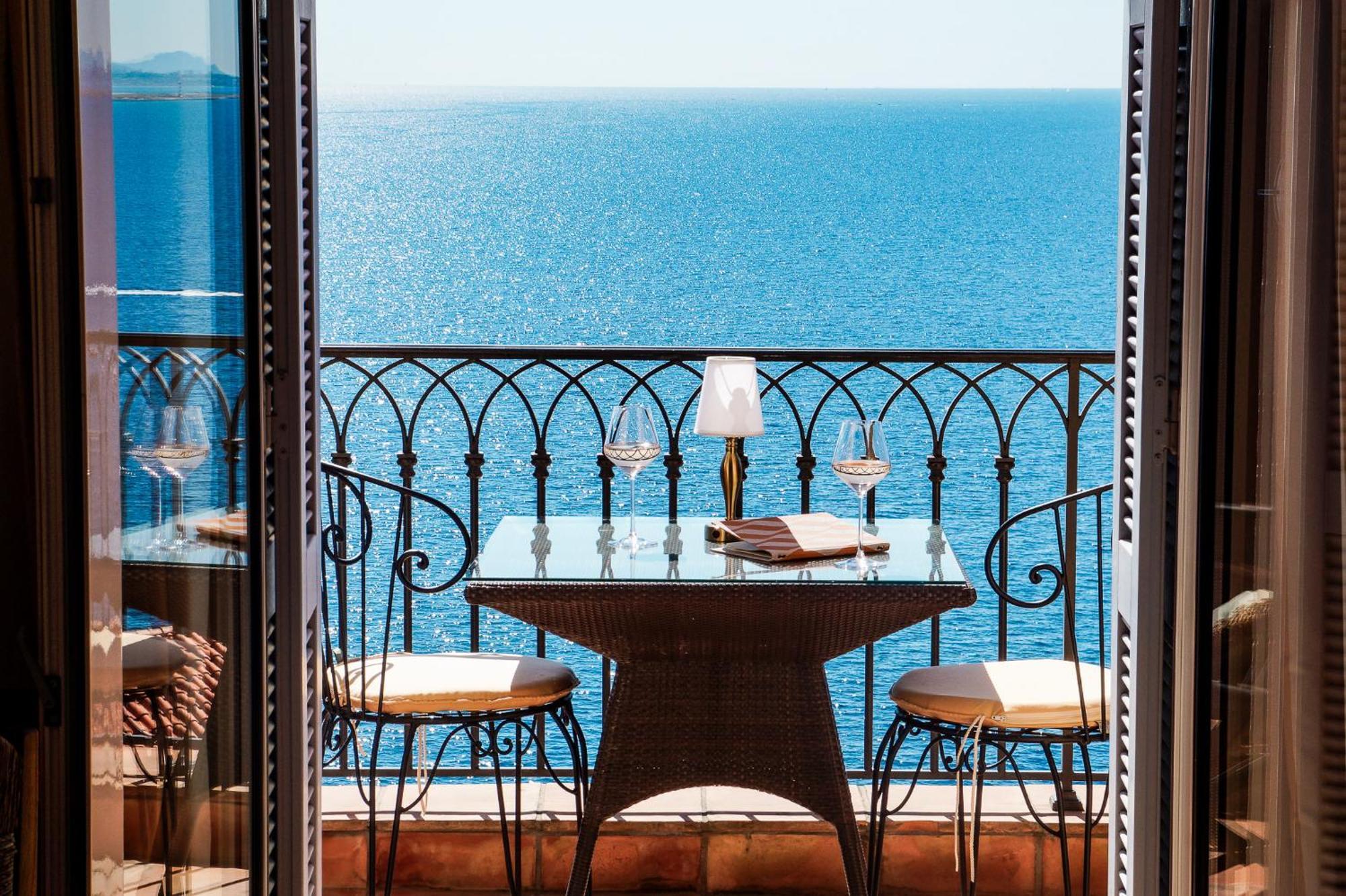 Hôtel La Pérouse Nice Baie des Anges Esterno foto