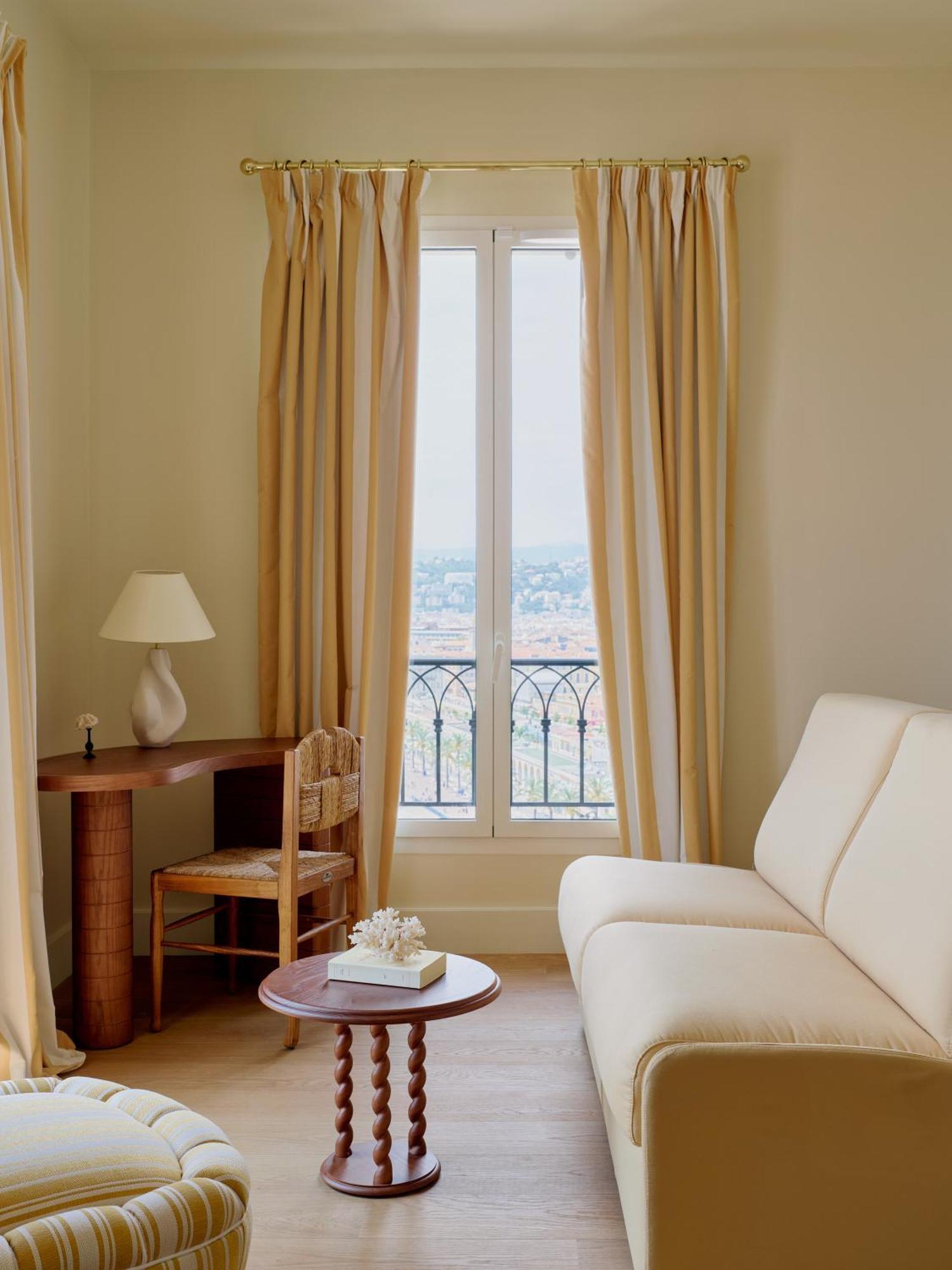 Hôtel La Pérouse Nice Baie des Anges Esterno foto