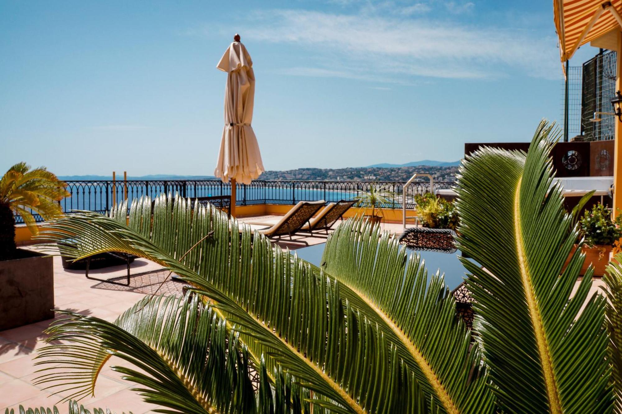 Hôtel La Pérouse Nice Baie des Anges Esterno foto
