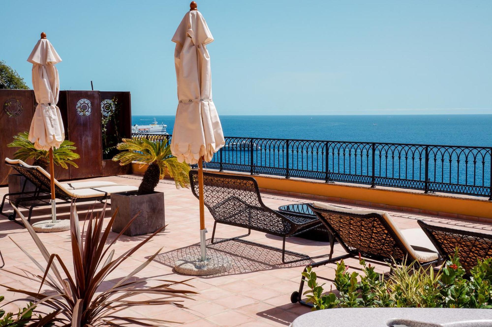 Hôtel La Pérouse Nice Baie des Anges Esterno foto