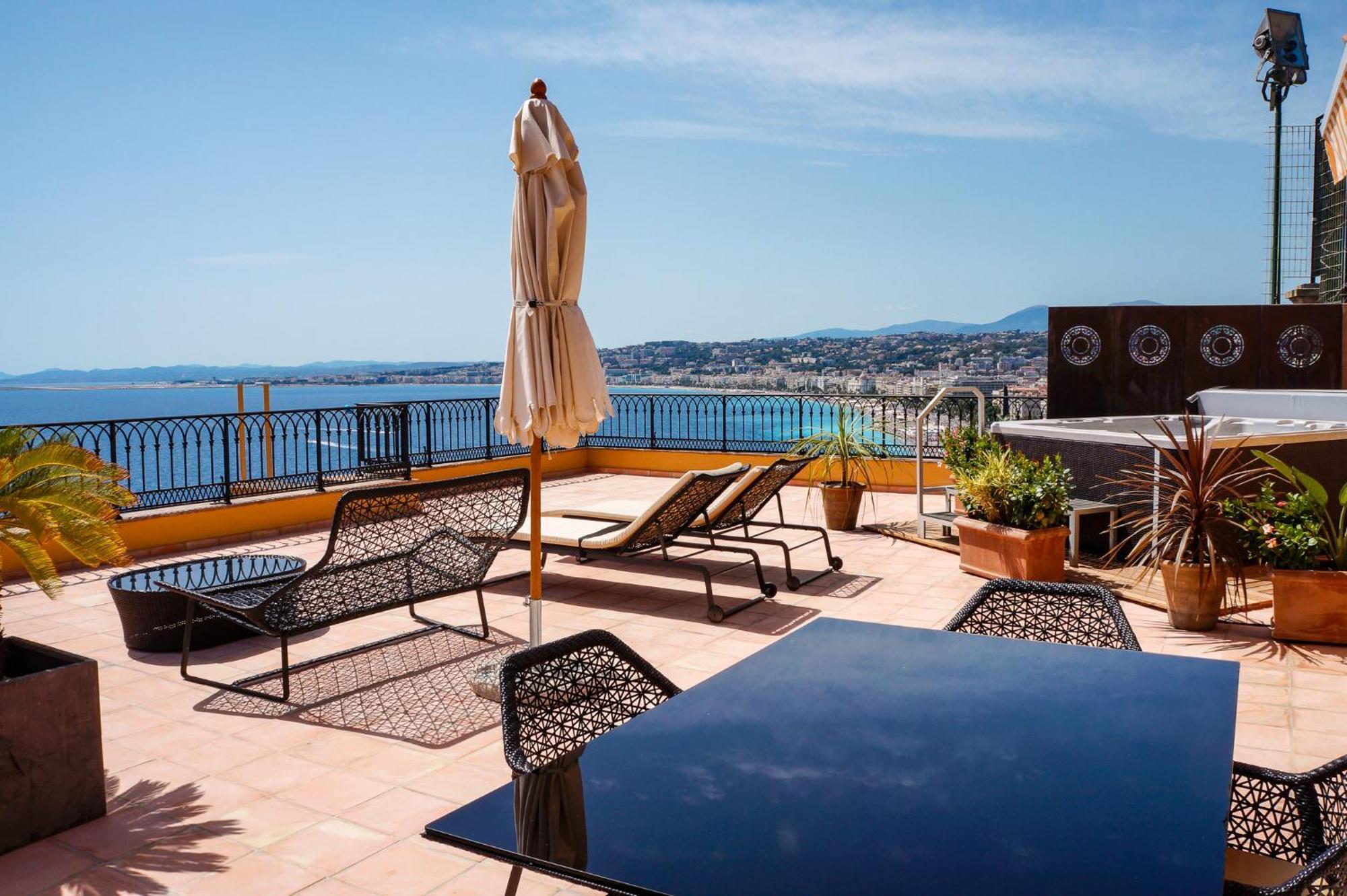 Hôtel La Pérouse Nice Baie des Anges Esterno foto
