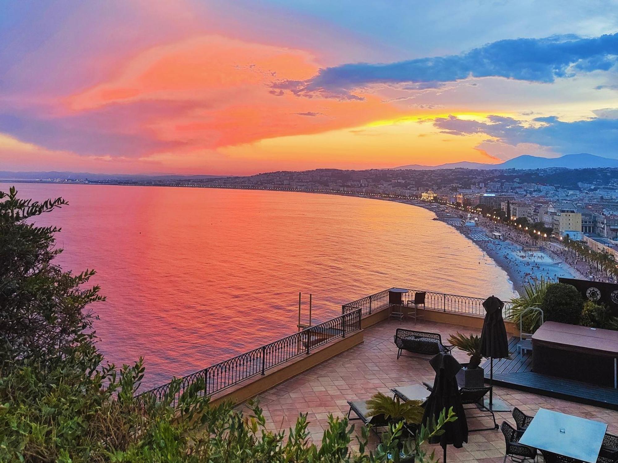 Hôtel La Pérouse Nice Baie des Anges Esterno foto