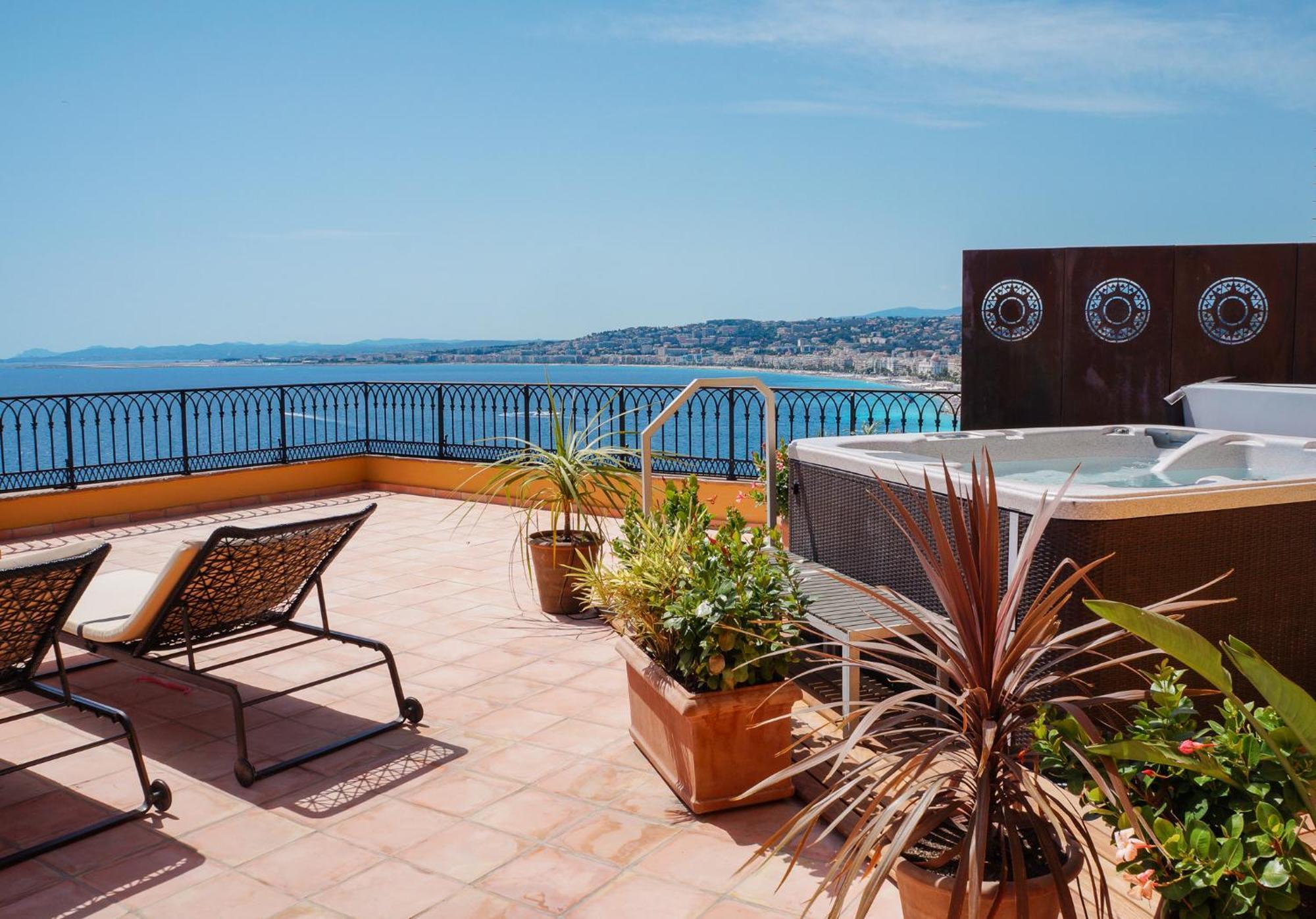 Hôtel La Pérouse Nice Baie des Anges Esterno foto
